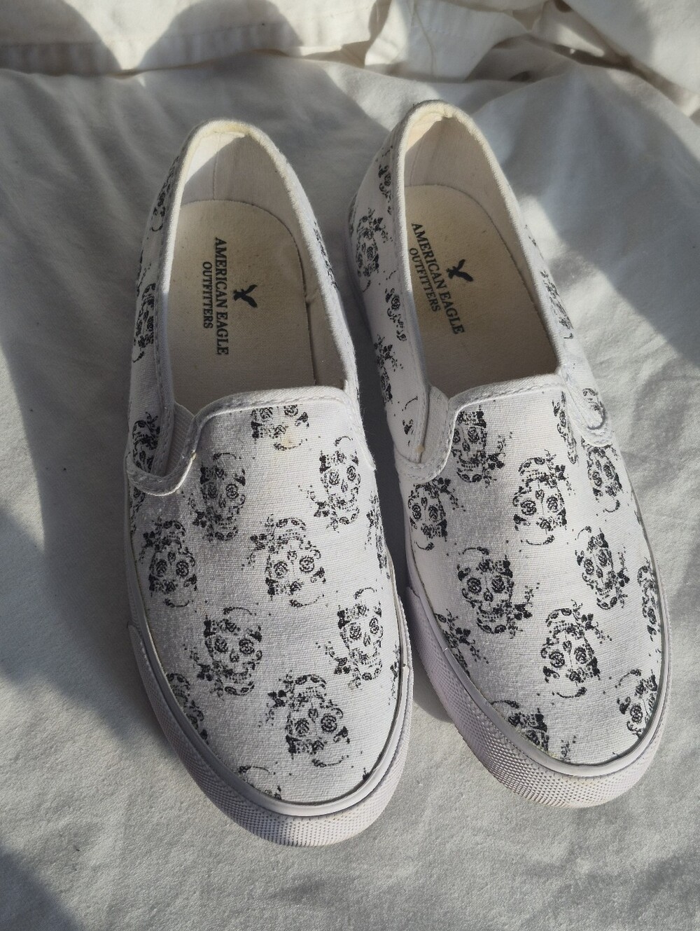 American Eagle White Sugar Skull Slip-On Sneakers Size 8